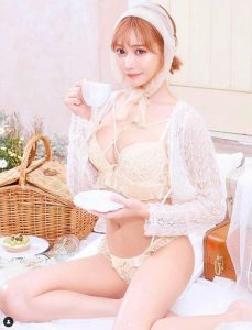 Cô nàng lúc nào cũng sexy tột độ khiến các anh em phải nóng mắt