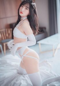 QQlive Hot girl 18+ quyến rũ trong bộ ảnh sexy Snow Cat mới nhất